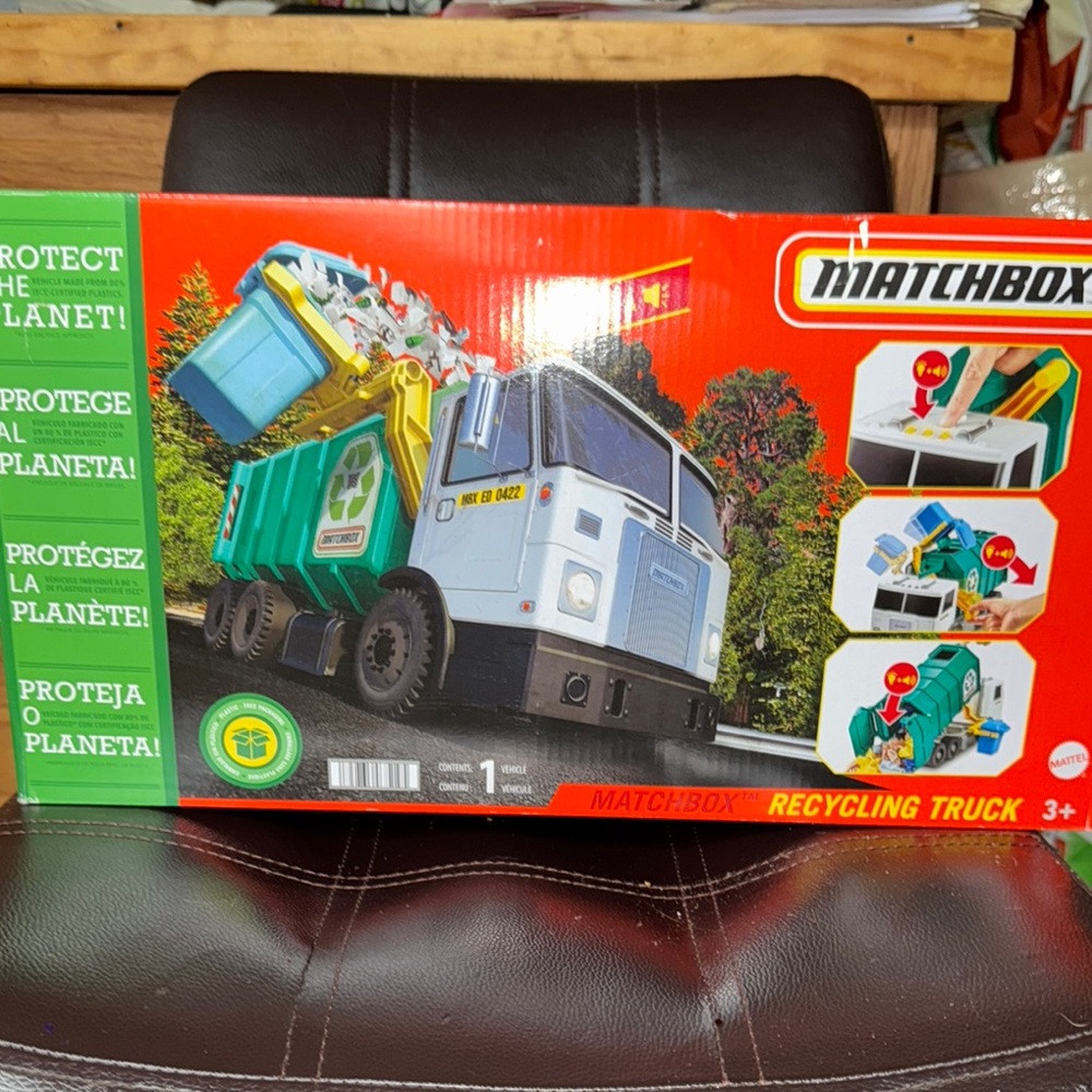 Matchbox Green and Blue Interactive Recycling Truck Toy